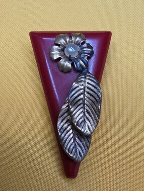 VTG 1930s Art Deco Cherry Red Bakelite Fur Dress Clip Brass Flower Leaf